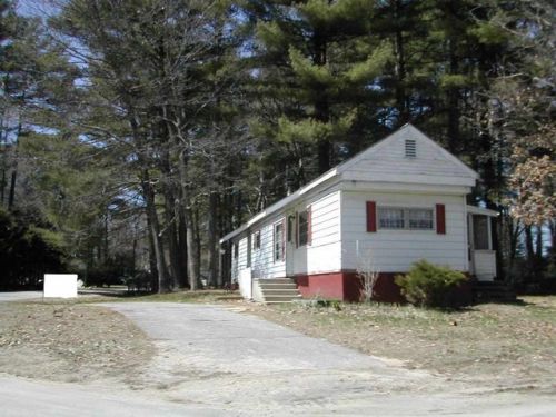 1 Mary Ave, Raymond, NH 03077-2056