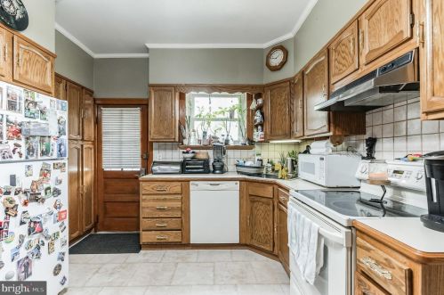 325 Brighton Ter, Holmes PA  19043-1010 exterior