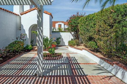 4792 Galicia Way, Oceanside CA  92056-5122 exterior