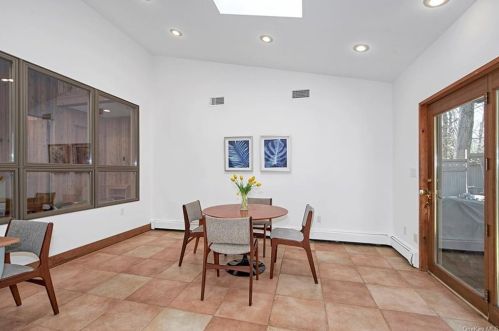 3 Banks Hill Rd, Pleasantville NY  10570-2453 exterior