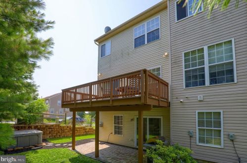 220 Country Ridge Dr, Red Lion, PA 17356-8866