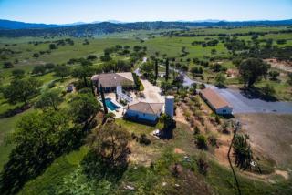 17995 Bear Valley Ln, Escondido, CA 92027-6023
