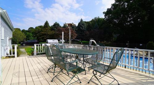 8 Menayas Ct, Washingtonville NY  10992-2032 exterior