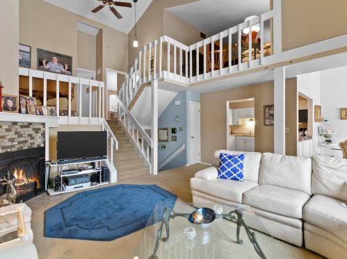 12814 Colony Dr, Thiensville, WI 53097-2301