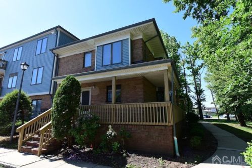 702 Peach St, Avenel, NJ 07001-1068