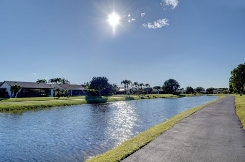 5136 Mirror Lk Blvd, Boynton Beach FL  33472-1211 exterior