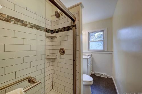 25 Wayne Rd, Milford CT  06460-3843 exterior