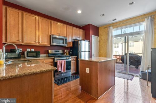 15614 John Diskin Cir, Woodbridge VA  22191-6538 exterior