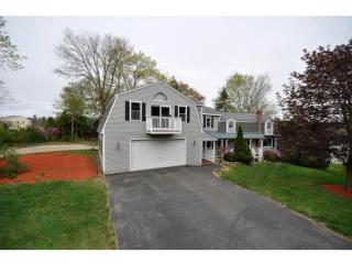 123 Spur Rd, Dover, NH 03820-9110