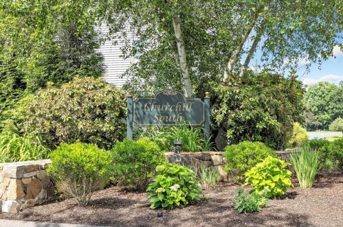 107 Paugusett Cir, Bridgeport, CT 06611-4575