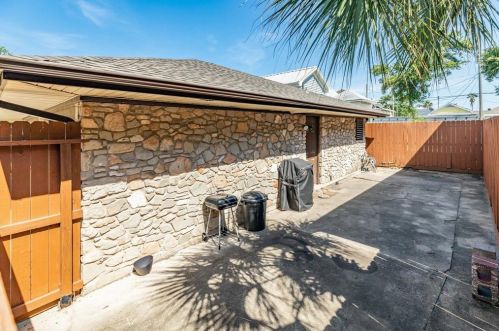 803 Sealy St, Galveston TX 77550-6221 exterior