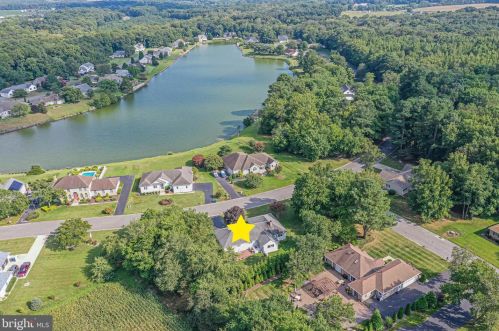 120 Mill Pond Dr, Selbyville, DE 19975-3620