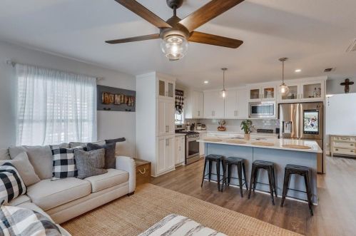 3731 Falls Dr, Dallas TX  75211-6124 exterior