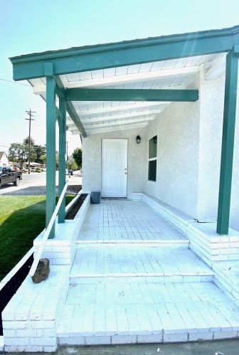 123 Almond Ave, Manteca CA  95337-4422 exterior