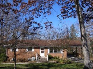 207 Maple St, Crossville, TN 38555-5947