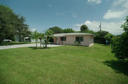 1446 6th Ct, Vero Beach FL  32960-5742 exterior