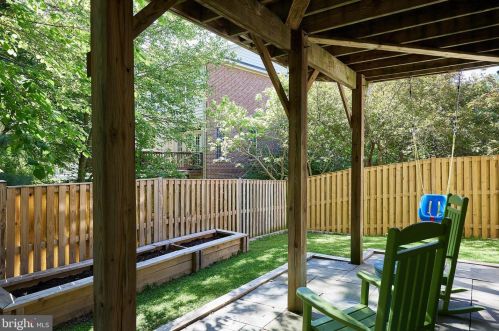 3015 Fallswood Gln Ct, Falls Church VA  22044-2723 exterior