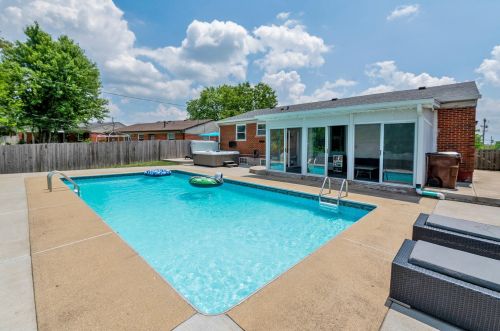 3758 Autumn Rd, Covington KY 41018-2741 exterior