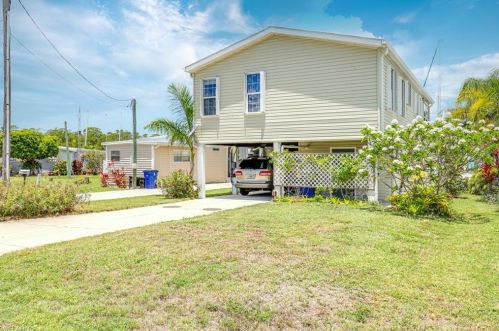 3938 Plumosa Dr, Saint James City, FL 33956-2275