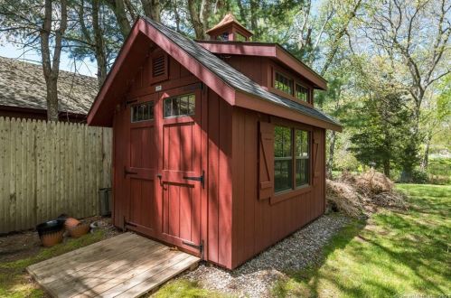 80 Ingham Hill Rd, Essex CT  06426-1507 exterior