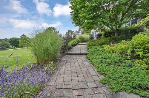27 Gellatly Dr, New Hamburg, NY 12590-6452