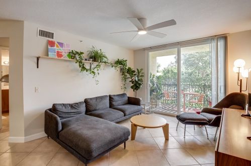 405 Villa Cir, Boynton Beach FL  33435-8911 exterior