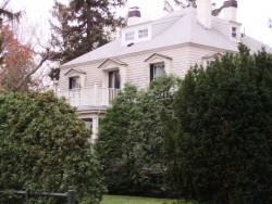 19 Crescent Ave, Newton, MA 02459-1830