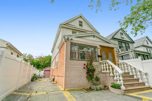 109-30 139th St, Jamaica, NY 11435-1113