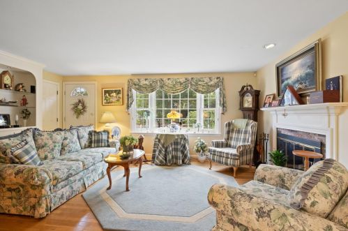 68 Winding Brook Rd, Yarmouth, MA 02664-4050