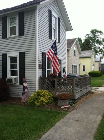 516 Stevenson St, Gibsonburg, OH 43431-1130