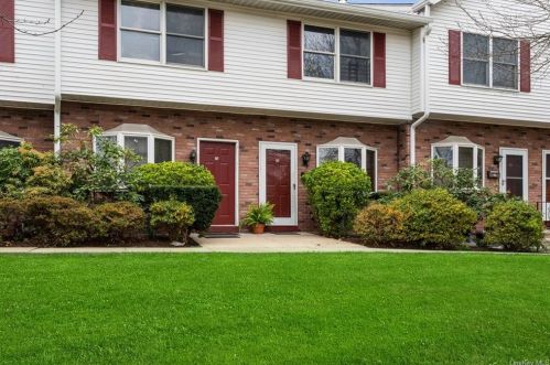 98 Remington Pl, New Rochelle, NY 10801-3900