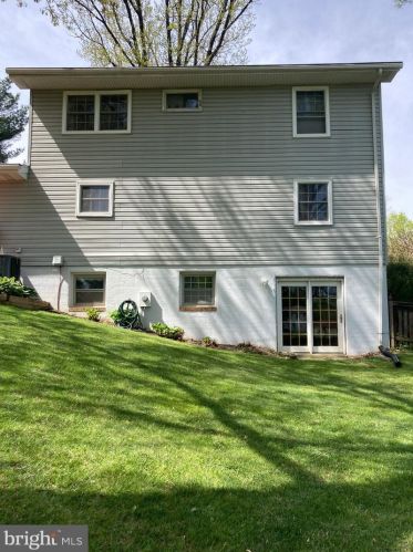 303 Orchard Cir, Hamilton VA  20158-9700 exterior