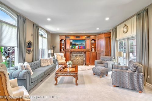 24 Dora Ln, Holmdel Village NJ  07733-1671 exterior
