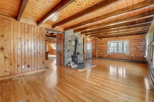 207 Osborne Hill Rd, Fishkill NY  12524-2529 exterior