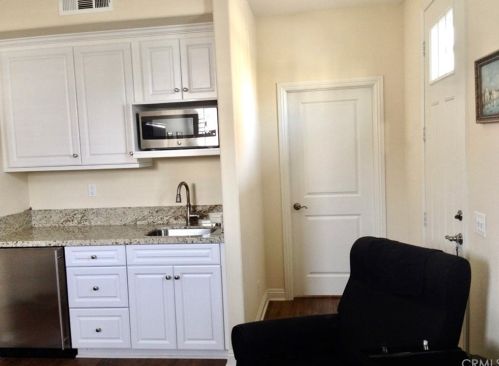 216 Compass, Irvine CA  92618-1154 exterior