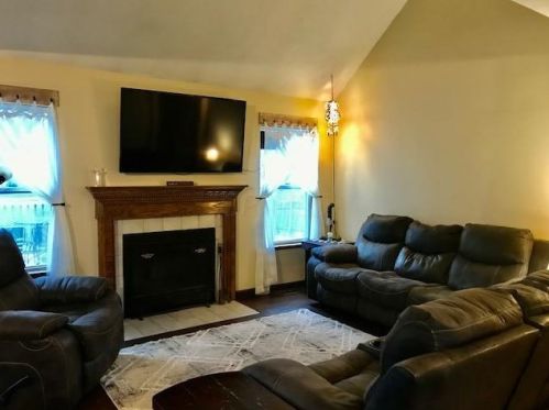 121 Clayburn Dr, Pataskala, OH 43062-8108