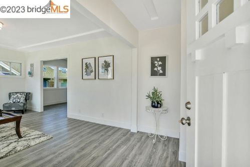 950 39 St, Oakland CA 94608-3899 exterior