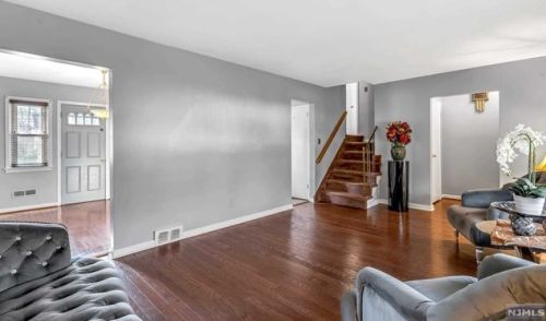 284 Howell Rd, Englewood NJ  07631-2106 exterior