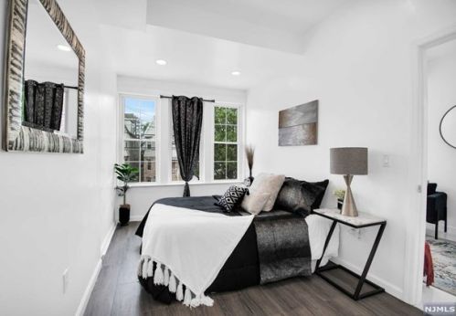 1084 Grove St, Irvington NJ  07111-4123 exterior