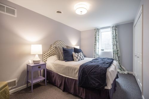 8605 Ravenswood Cir, Milwaukee WI 53226-4657 exterior