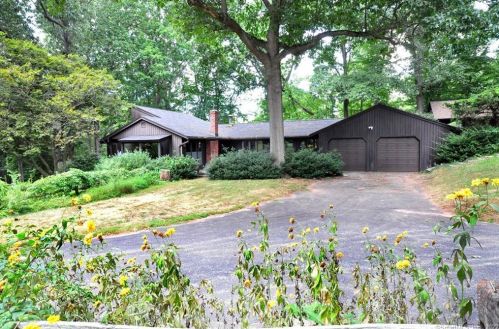32 Montano Rd, Glastonbury, CT 06033-3322