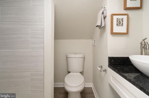 6916 Arlington Blvd, Falls Church VA  22042-1937 exterior