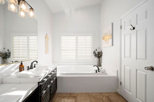 40107 Calle Breve, Temecula CA  92592-8692 exterior
