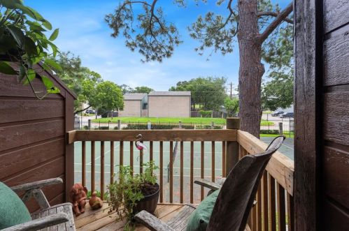 645 Davis Rd, League City TX  77573-2848 exterior