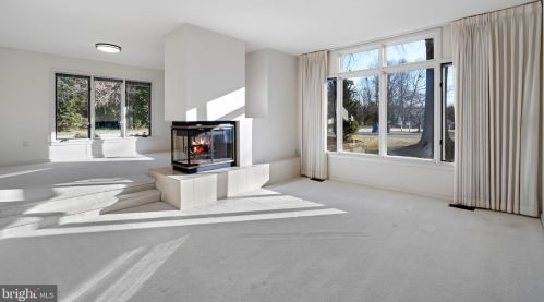 12015 Walnut Branch Rd, Herndon VA  20194-5616 exterior