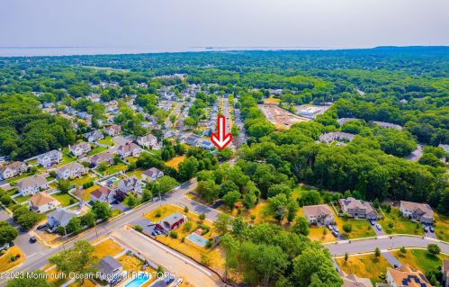 451 Middle Rd, Hazlet NJ  07730-2483 exterior