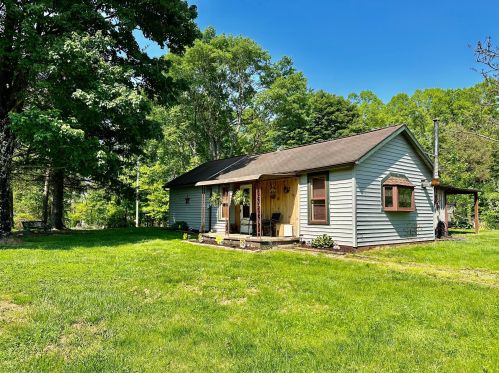 5852 Cliff Wilson Rd, Corning, OH 43730-9557