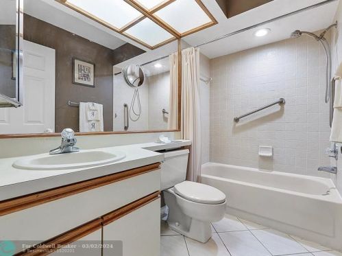 5293 Stonybrook Ln, Boynton Beach FL  33437-1616 exterior