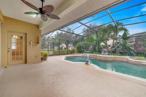 5208 Patricia Dr, Orlando FL 32819-7548 exterior