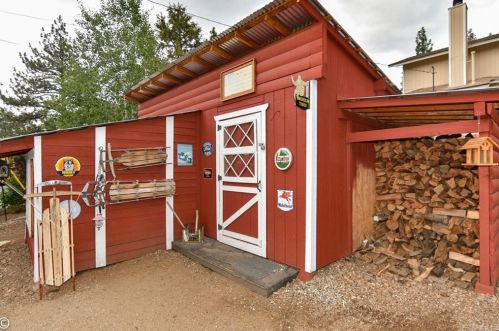 1063 H Ln, Big Bear City CA  92314-9693 exterior